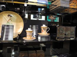 British Museum, porcellane orientali allo shop del museo