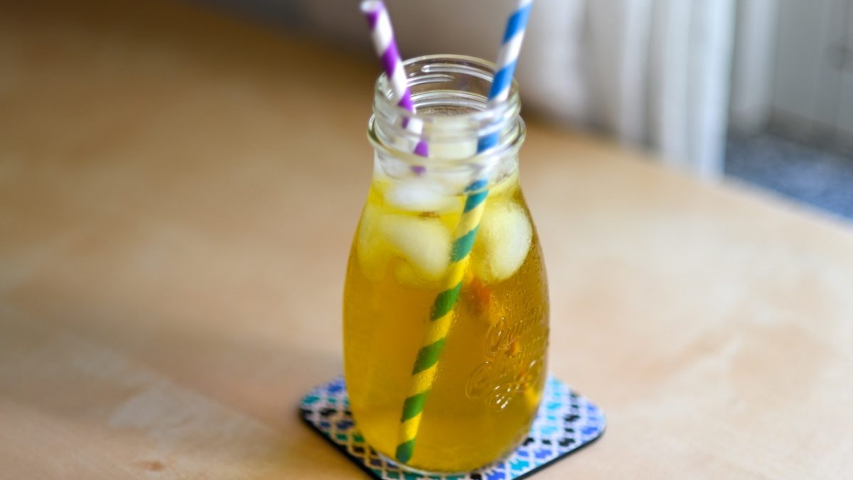 L'infusione a freddo è utile per preparare il tè freddo in casa