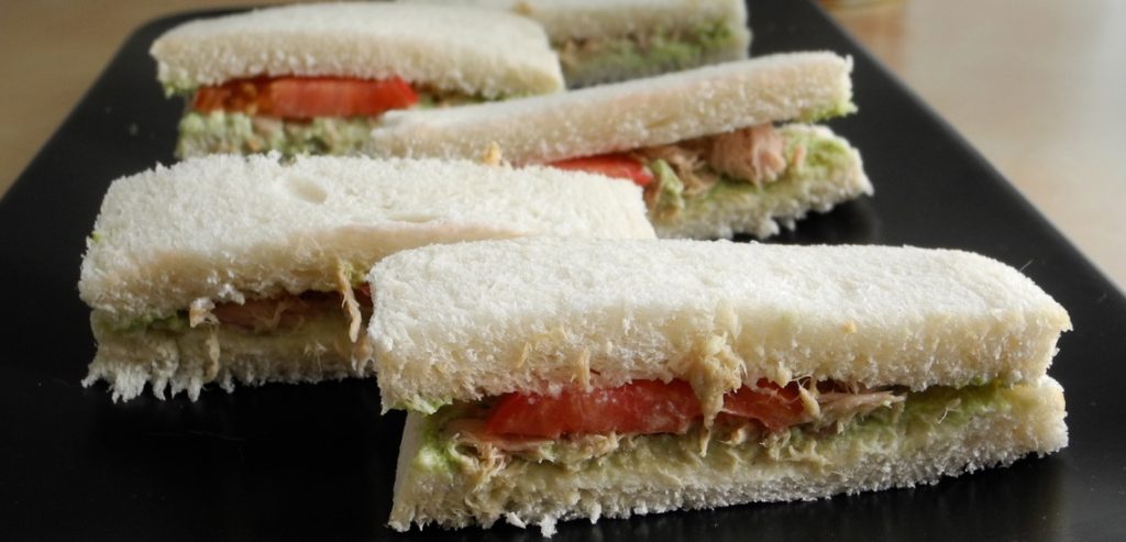 La ricetta dei tramezzini al tonno e tè verde matcha