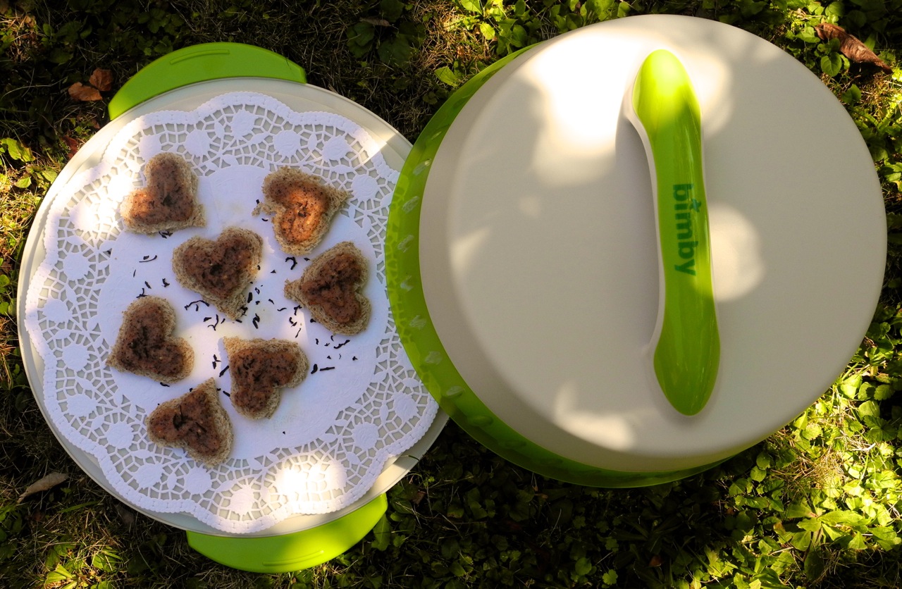 Portadolci termico della Bimby è utile anche come vassoio per Happy Hour o come porta vivande per i picnic