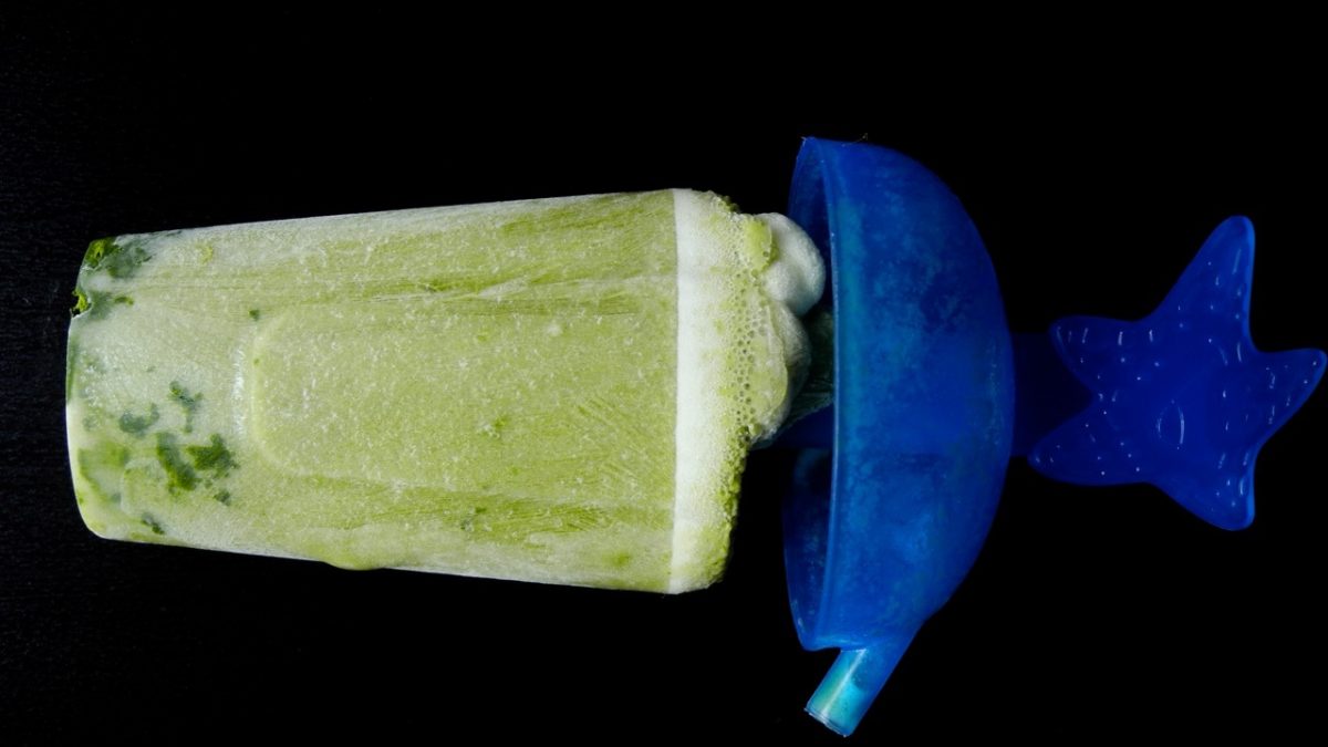 La ricetta per buonissimi ghiaccioli vegani al matcha