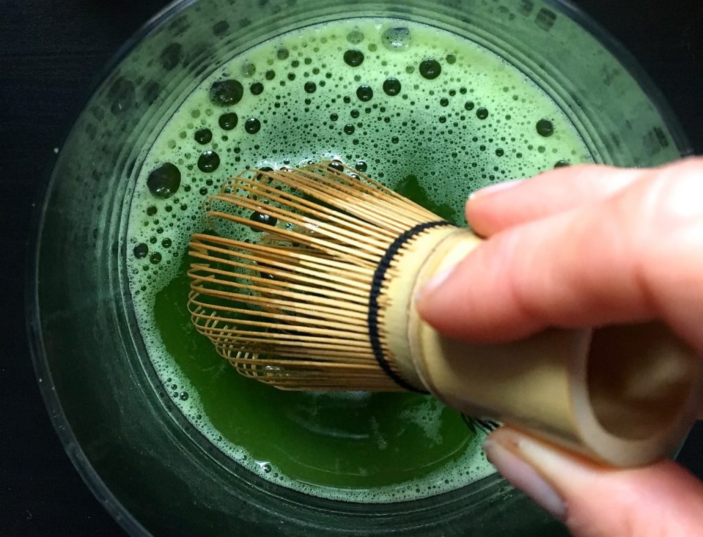 Come si prepara il Matcha? Perché costa tanto? La risposta ai produttori