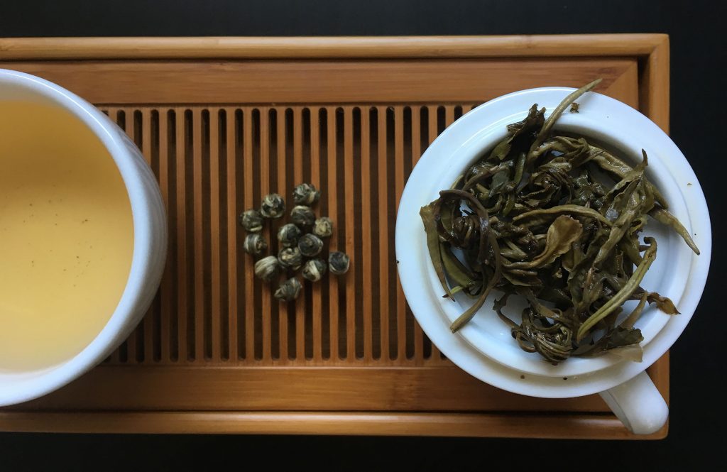 Il tè al gelsomino ha proprietà digestive e calmanti