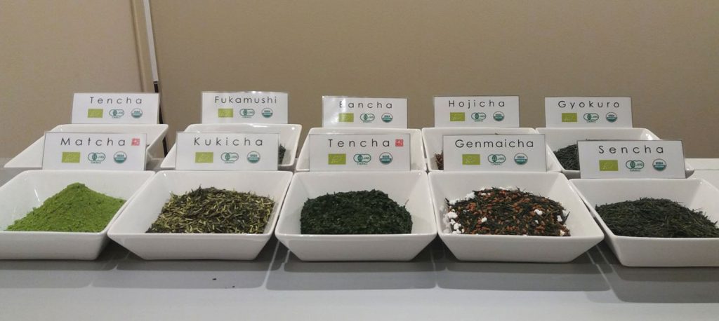 Vari tipi di tè giapponese al festival del tè a Bologna