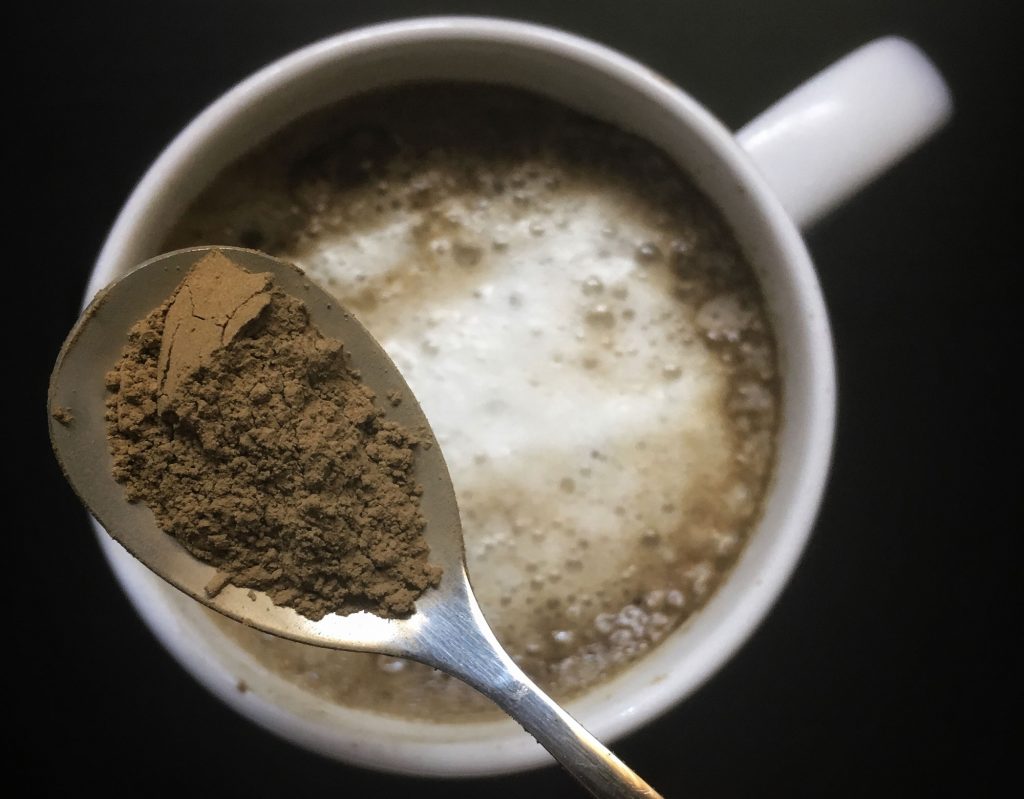 La ricetta dell'Hojicha Latte, il cappuccino al tè