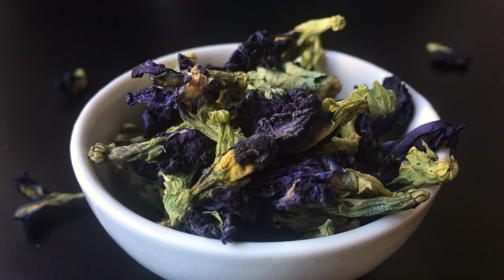 I fiori della pianta Buttefly Pea vengono usati per preparare una speciale tisana