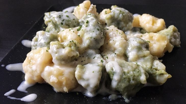 Scopri la ricetta degli gnocchi al tè matcha e gorgonzola