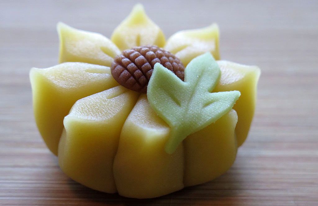 La pasticceria giapponese tradizionale si chiama wagashi e viene offerta con la cerimonia del tè
