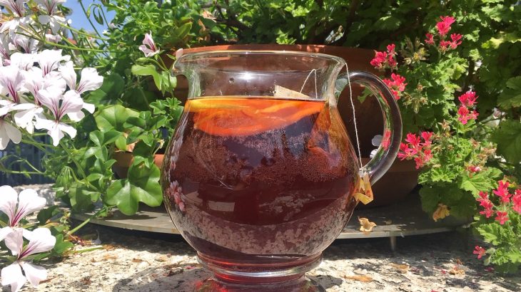 Che cos'è il Sun Tea, il tè freddo discusso negli Stati Uniti