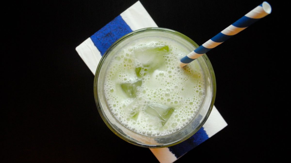 La ricetta per preparare un ottimo Matcha Latte freddo, la bevanda dell'estater