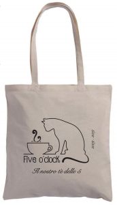 La borsa in tela creata per i 10 anni del tea blog Five o' clock
