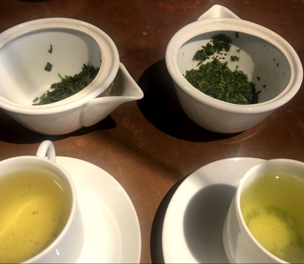 Degustazione comparata di due tè verdi giapponesi