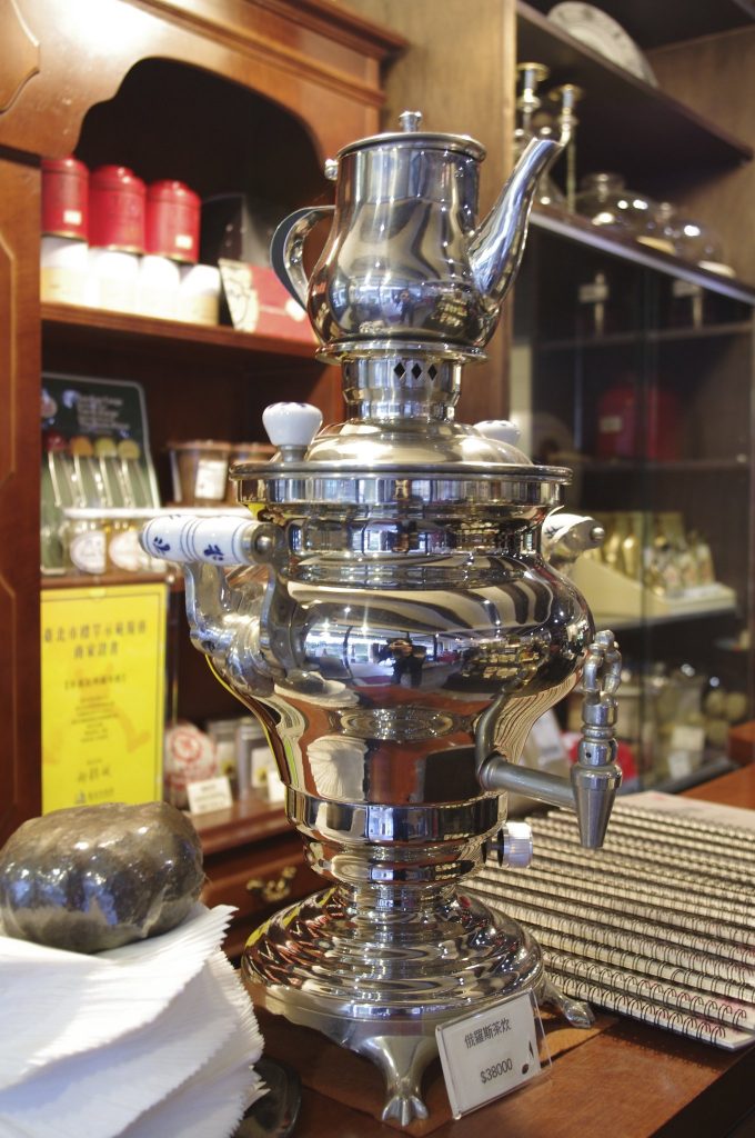 Scopriamo come funziona un samovar russo e dove comprarlo
