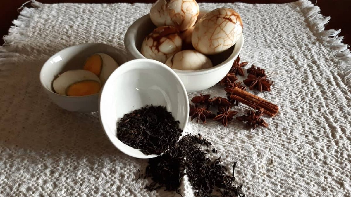 Scopri la ricetta delle uova del tè e i consigli su quale tè scegliere