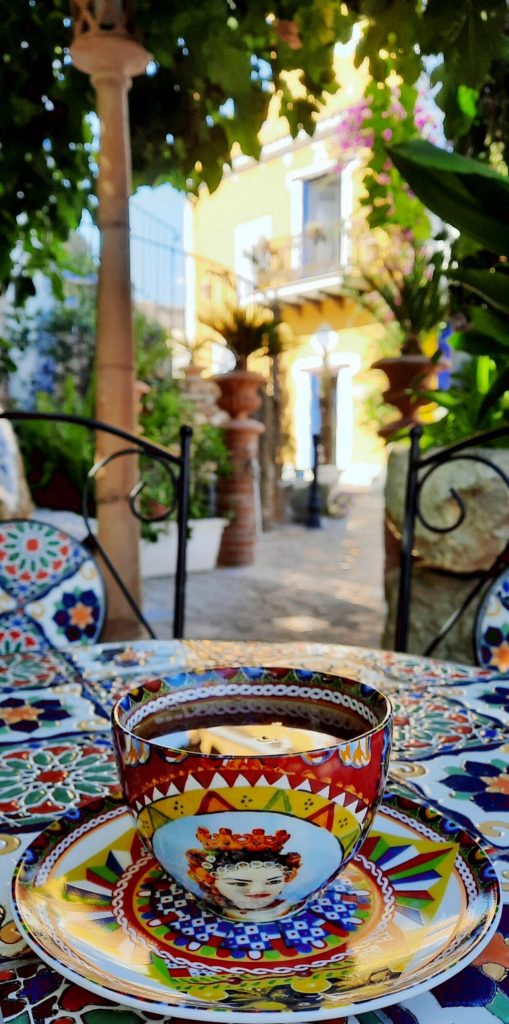 Borgo Parrini è un angolo incantato in Sicilia, un luogo perfetto per bere una tazza di tè